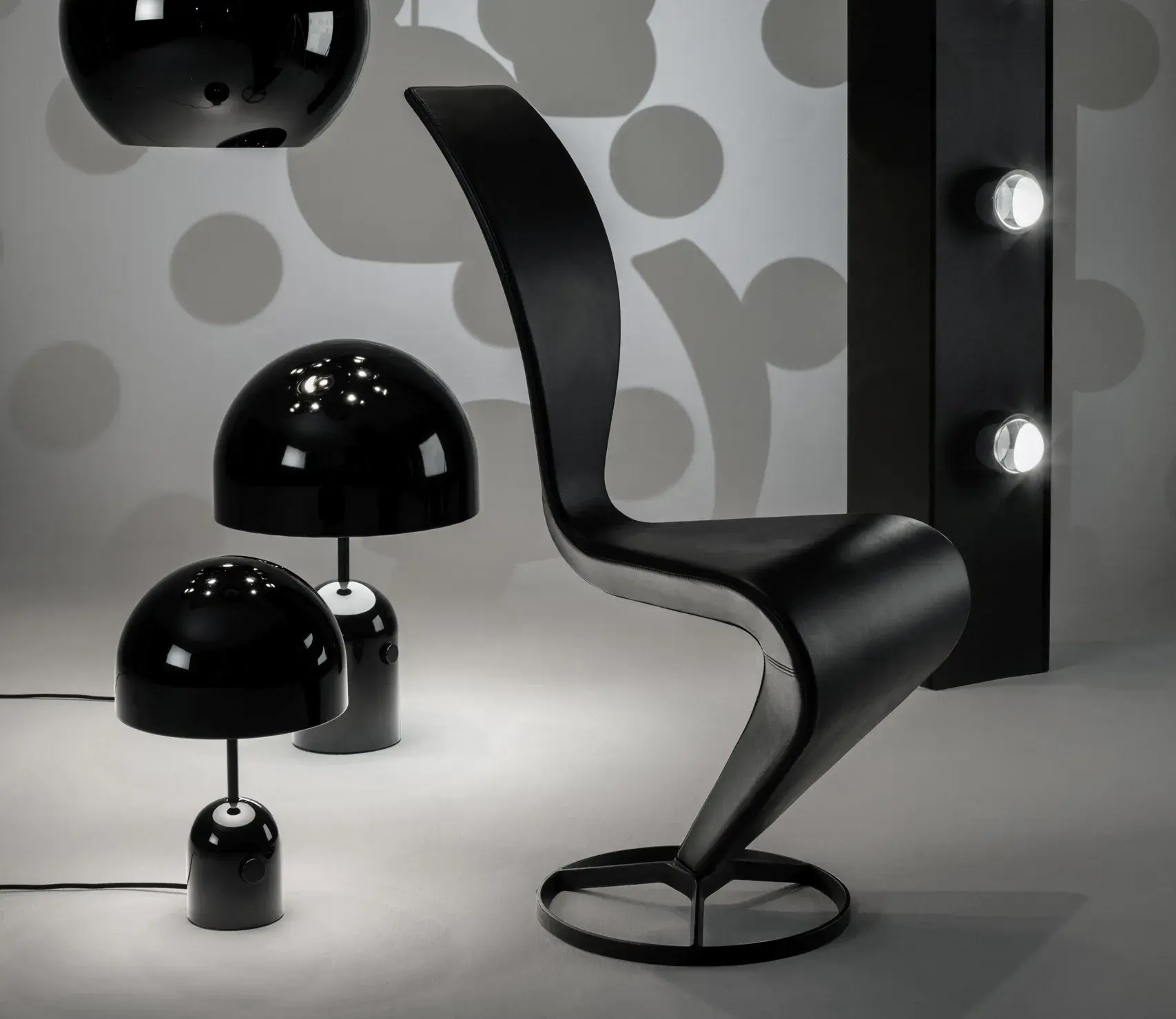 Tom Dixon S-Chair schwarz Ausschnitt